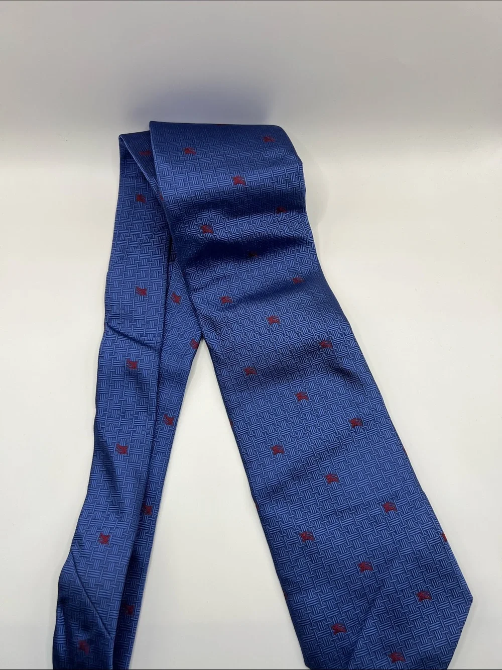 503. Men's Burberry Blue Patterned Tie with Red Accents